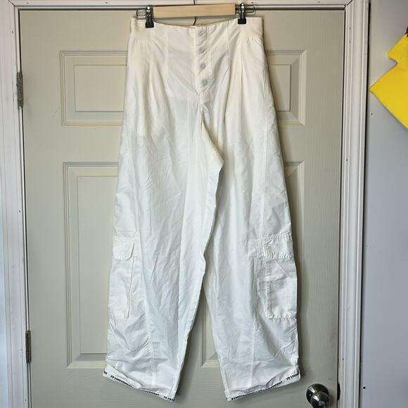 Free People FP Movement White Mesmerize Me Cargo Pants Logo Trim Size Medium NWT - Picture 2 of 9